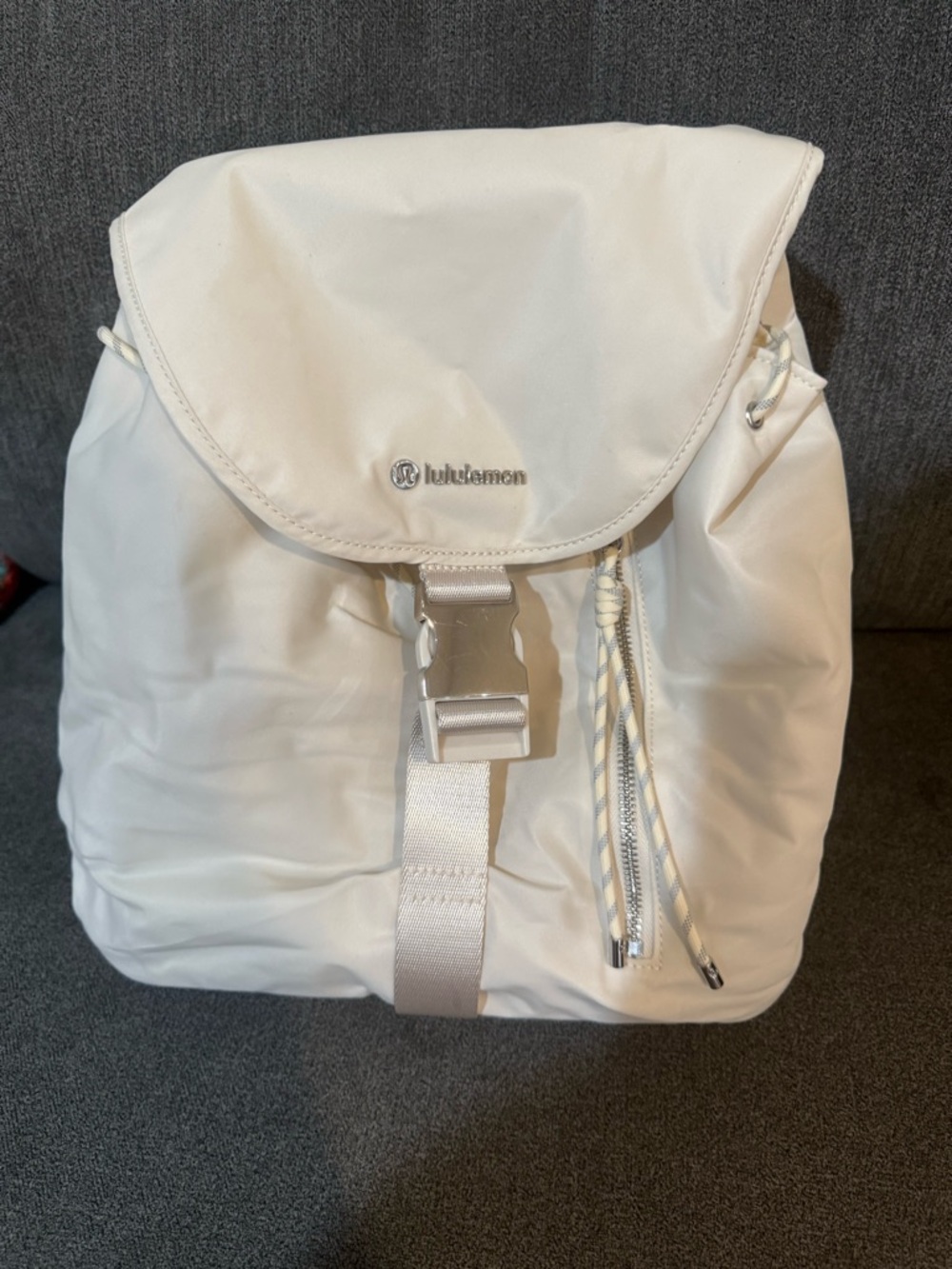 CREAM LULULEMON BACKPACK LIKE NEW CONDITION RARE